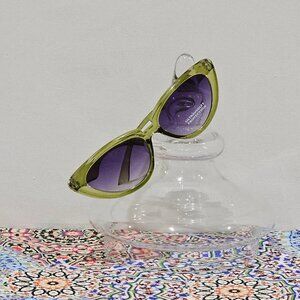 New RETRO LIME GREEN CAT EYE SUNGLASSES FASHION CHIC (NWOT)
